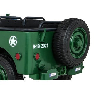 Retro Military Vehicle 4x4 Green