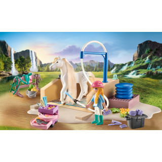 PLAYMOBIL WORLD OF HORSES Arklių plovykla su Isabella ir Lioness 71354