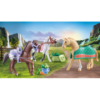 PLAYMOBIL WORLD OF HORSES Trys žirgai su balnais 71356