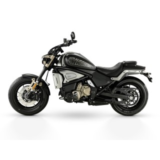 QJMOTOR SRV 700 motociklas